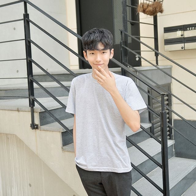 (2장 패키지) 라인이 잡혀있는 남자 회색티 생활복