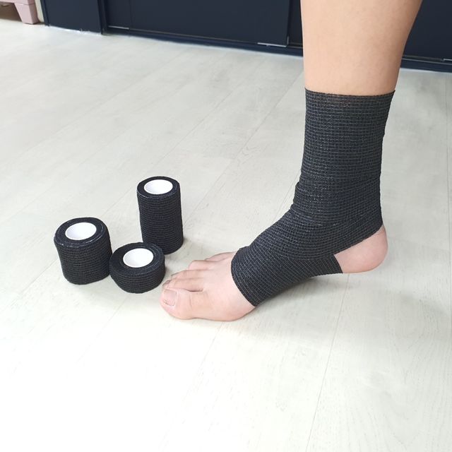 P1 자가접착 압박용밴드 붕대테이프 검정 중 사이즈 2.5cm - 이미지 1