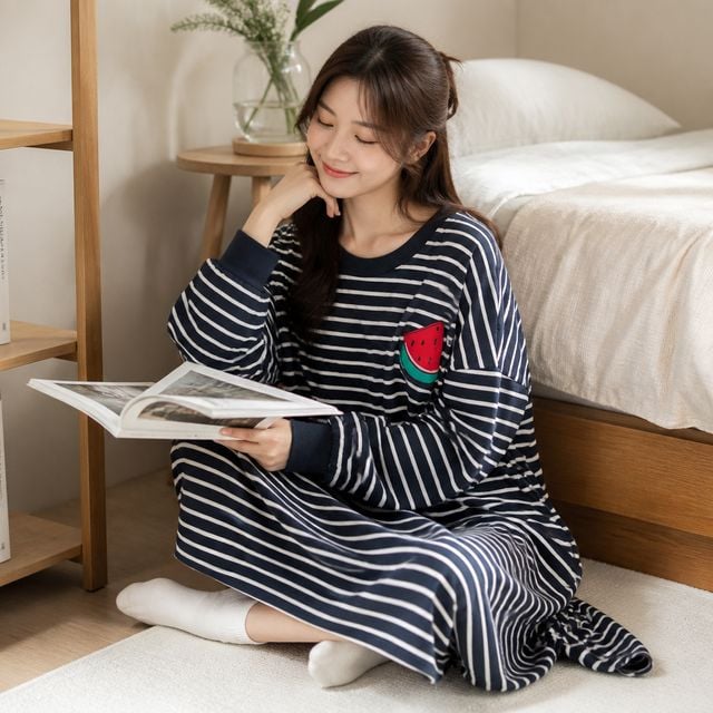 스트라이프 원피스 파자마 여성 홈웨어 루즈핏 라운지웨어 잠옷 - 이미지 1