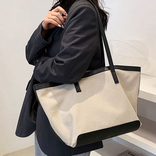 모던 숄더백 라인 배색 넉넉한 사이즈 데일리 직장인