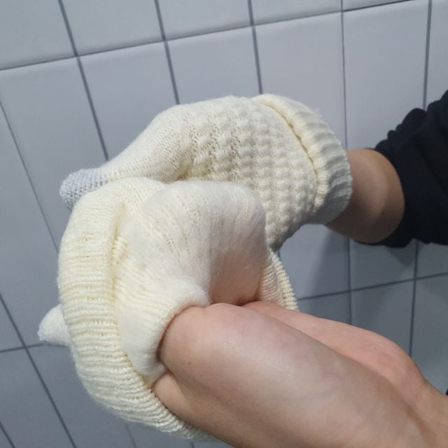 P1 남녀공용 스마트폰 터치 니트장갑 화이트 - 이미지 1