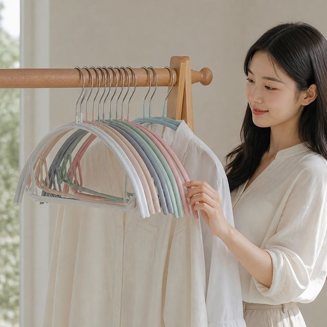 어깨뿔 방지 옷걸이 자국 라운드형 의류걸이 바지 걸이 수납 정리용품 - 이미지 1