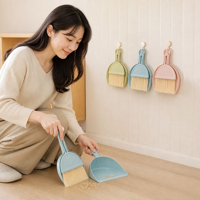 캐릭터 디자인 미니 빗자루 쓰레받기 어린이 선물용 학용품 - 이미지 1