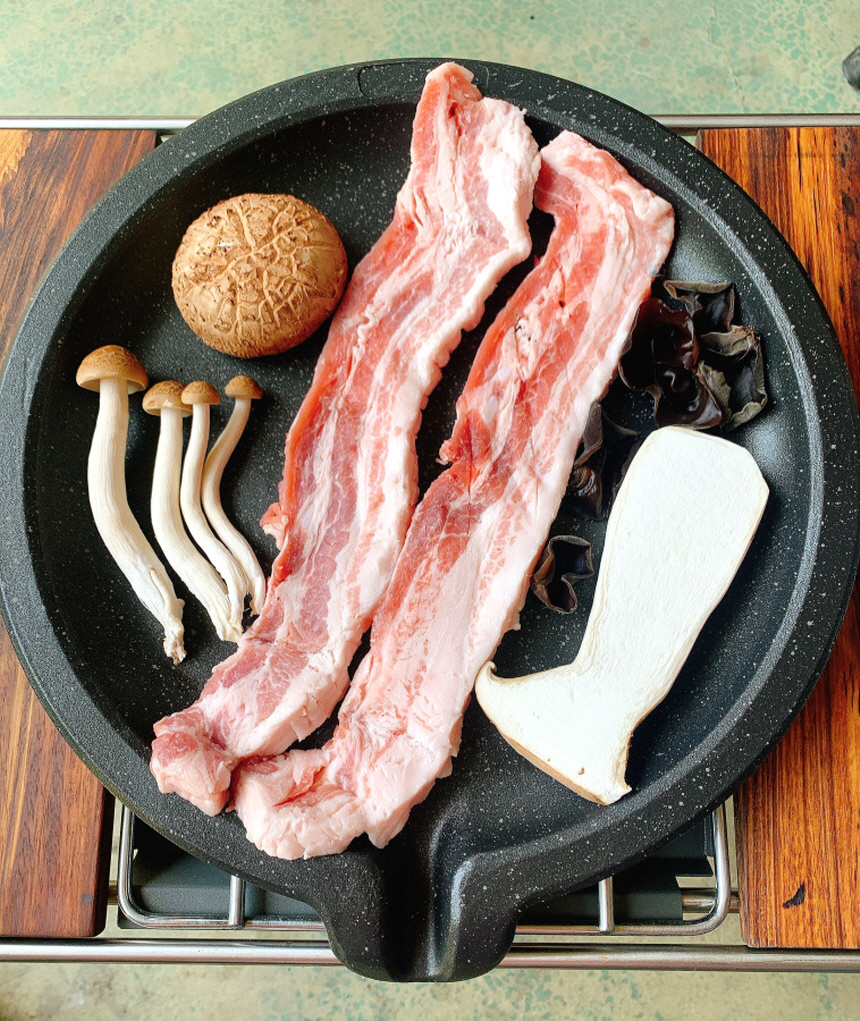 뉴테크,바베큐그릴,비비큐그릴,BBQ그릴,캠핑,그릴,비어캔,홀더,닭구이,캠핑구이,드럼형 바베큐그릴,중형 캠핑그릴,숯불 바베큐그릴,캠핑 숯불그릴,비어캔치킨 그릴,비어캔홀더 집게,캠핑 비어캔세트,캠핑용 그릴 세트,캠핑삼각대,화로대 삼각대