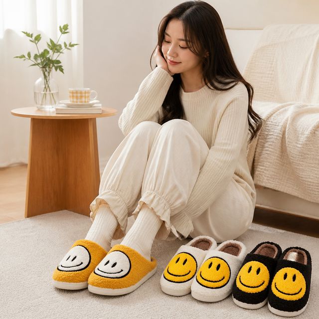 스마일 캐릭터 거실화 털안감 겨울 실내화 슬리퍼 여성 방한 사무실 - 이미지 1
