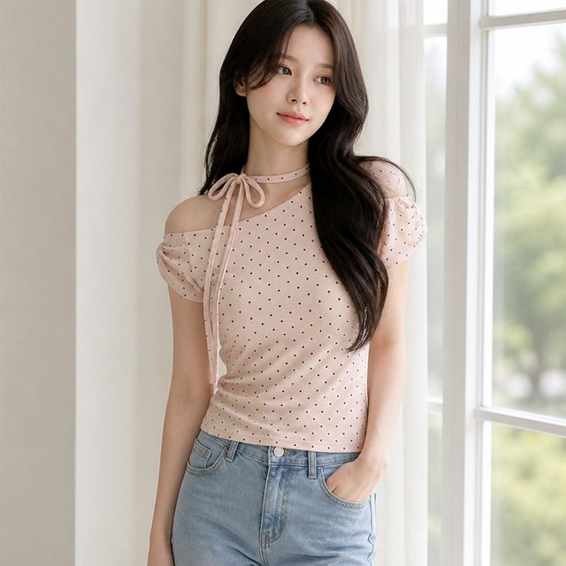 여성 데일리룩 도트 반팔 티셔츠 오프숄더 상의 멜리 초커넥 티 - 이미지 1
