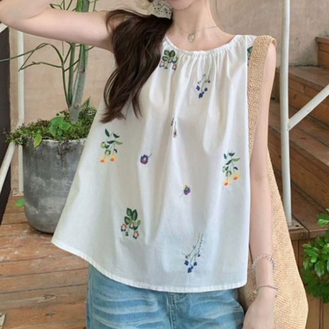 플라워 자수 민소매 블라우스 넥밴딩 자연스러운 셔링 A라인 블라우스 체형커버 여름 코디 휴양지룩