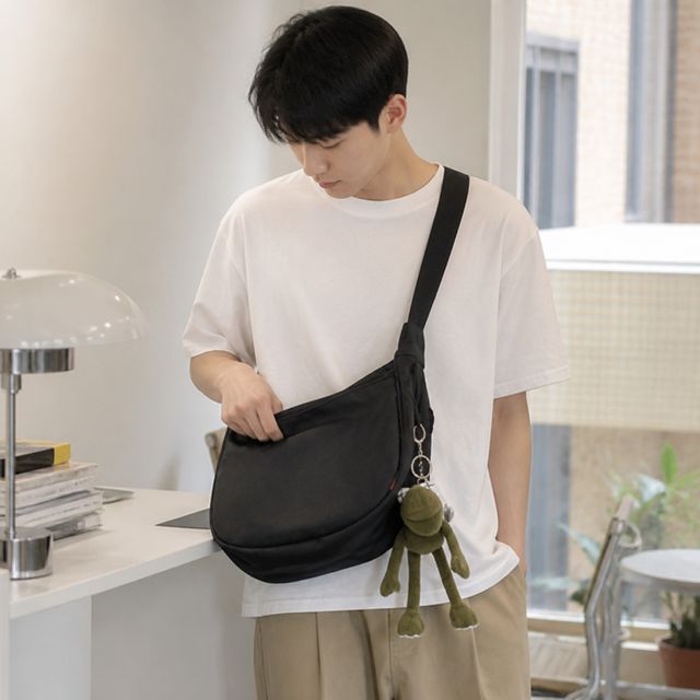 캔버스 크로스백 반달형 학생 대학생 메신저백 남녀공용 데일리 가방