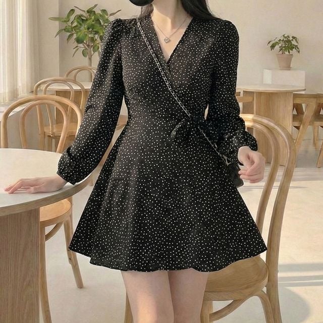 부담 없이 예쁜 브이넥 랩 스타일 땡땡이 미니원피스