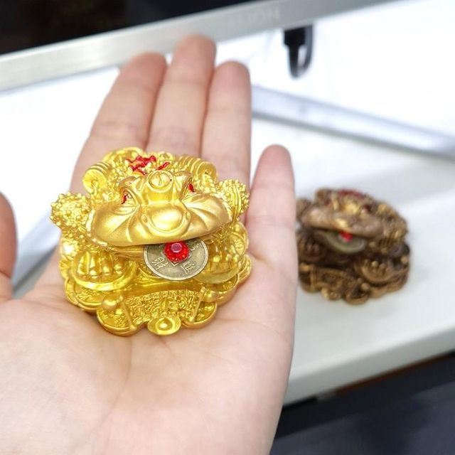 돈가져오는 삼족두꺼비 장식소품 풍수 인테리어 개업선물 풍수소품 엽전두꺼비 개업식 복 금전운 기념품