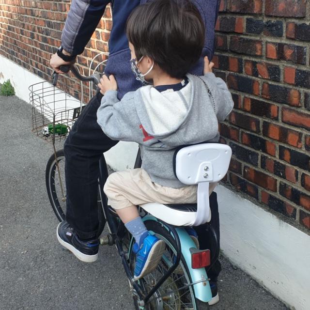 자전거 뒷자리 등받이 안장 블랙