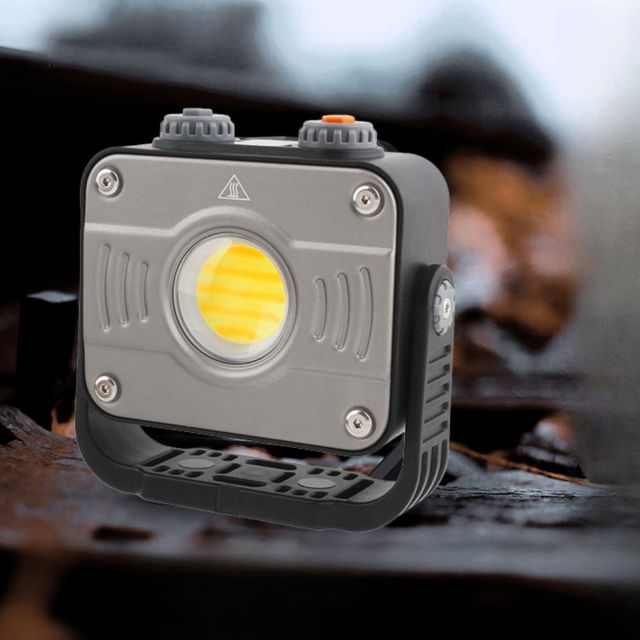 8000mAh 대용량 회전형 C타입 멀티 캠핑램프 360도