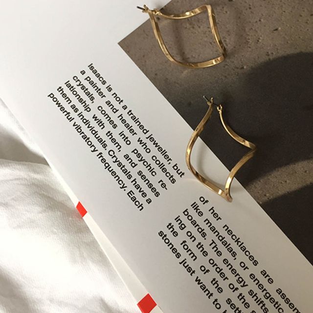 twist earring