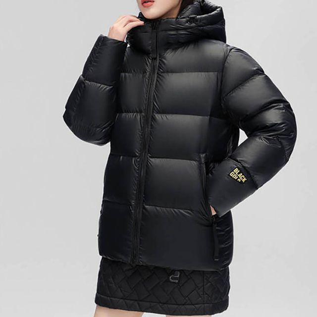 여자 트랜디 외출 아우터 가볍고 따뜻한 소재 블랙 색상 숏 패딩