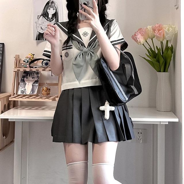 화이트라인 그레이 세라복 프레피룩 반팔