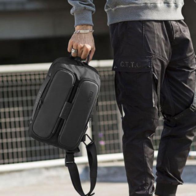 남자 패션 슬링백 미니 크로스백 USB 충전 포트 가방