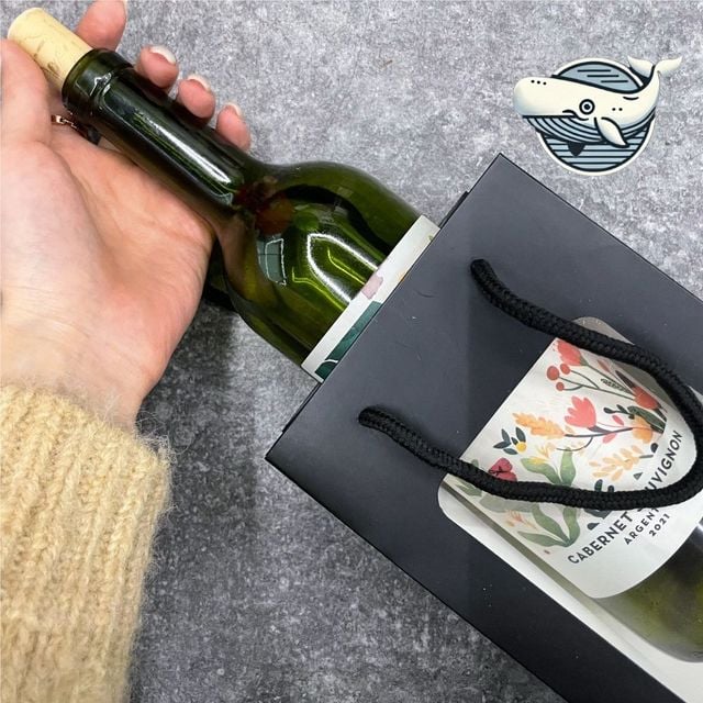세련된 블랙 와인 쇼핑백 고급 투명종이백