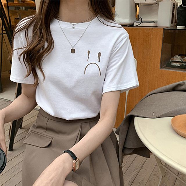 슬픈 표정 자수 라운드넥 반팔 티셔츠 여성 슬림핏 감성 데일리 면 반팔티