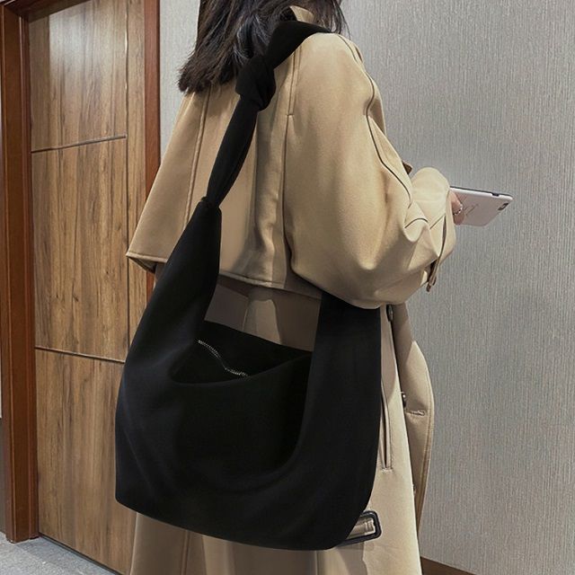 심플한 매듭 포인트 루즈핏 빅 숄더백