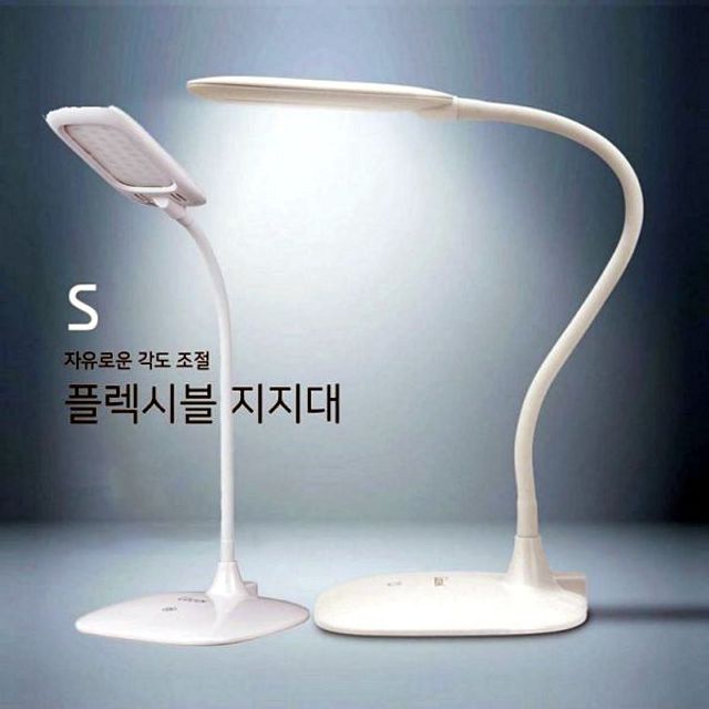 독서실 3단 LED 책상 스탠드 USB충전 루센137S 학습용