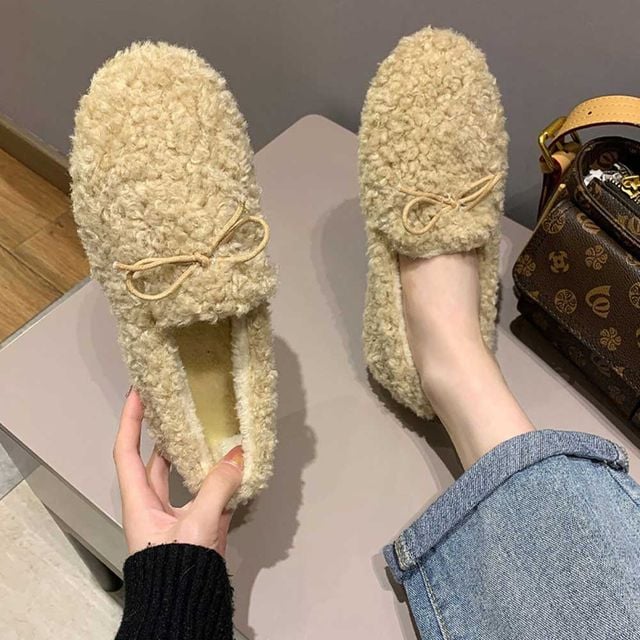 직장인 겨울 출근 룩 여성 발편한 뽀글이 털 로퍼
