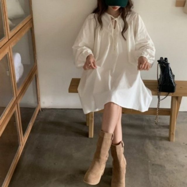 로맨틱 러플 네크 리본디테일 롱드레스시그니처