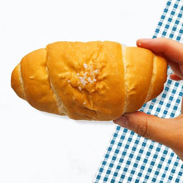 비바푸드 로만 소금빵 - 촉촉한 식감의 인기 간식 빵