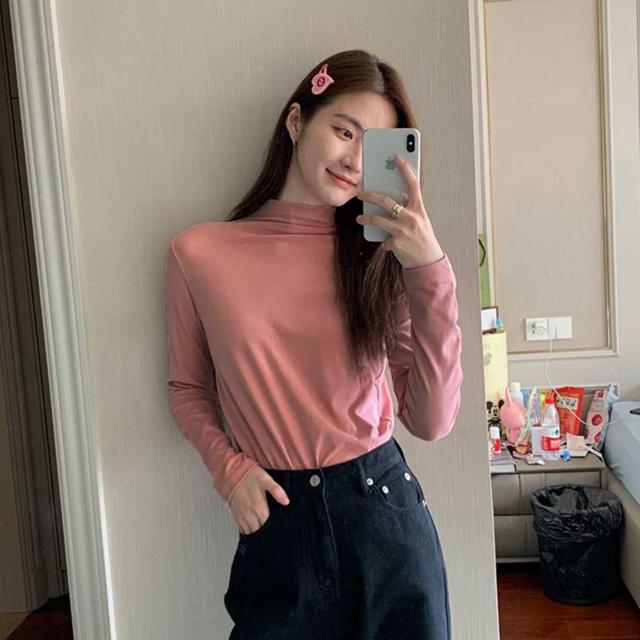 여자 데이트 룩 봄 간절기 반 폴라 하프넥 티 코디