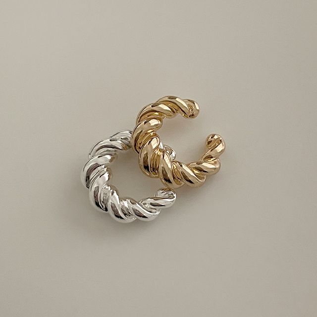 Bold twist earcuff E 33