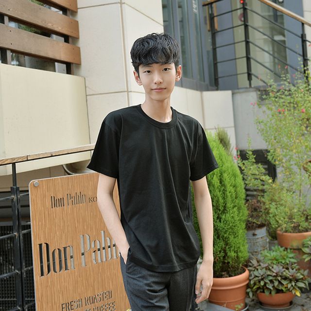 GBM 라인이 잡혀있는 남자 검정티 교복이너웨어