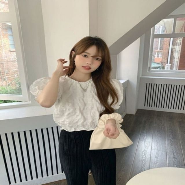 오피스룩 여자 크롭 블라우스 메이비 디자인