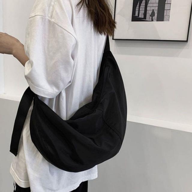빅사이즈 나일론 하프문 데일리 숄더 크로스백