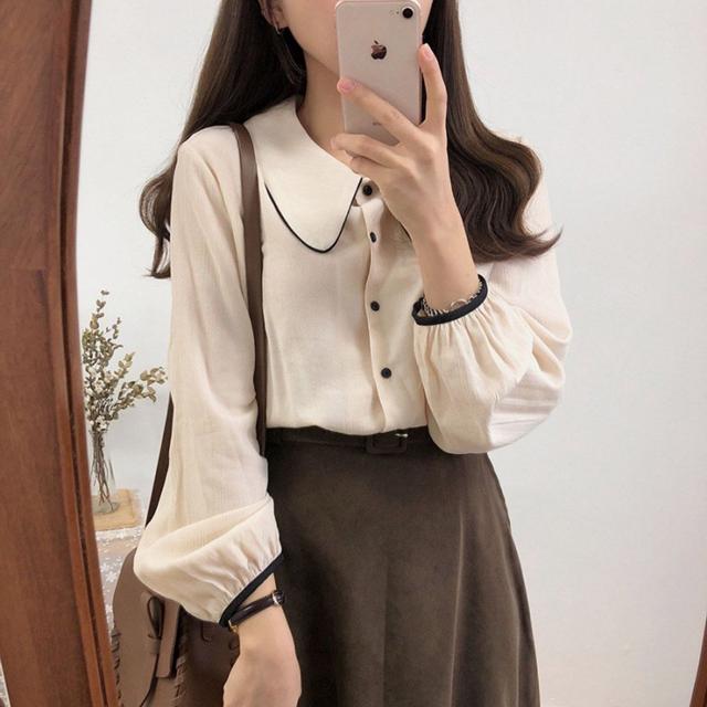 깔끔한 둥근카라 끝단 배색포인트 소매셔링 블라우스