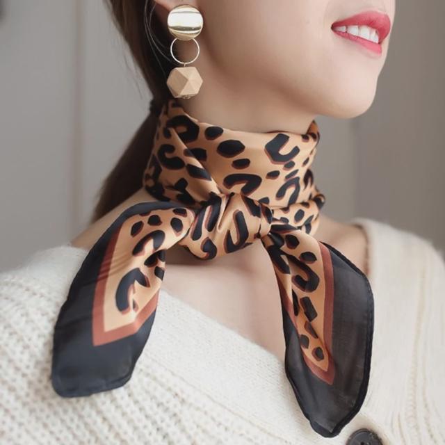 레오파드 호피 정사각 스카프