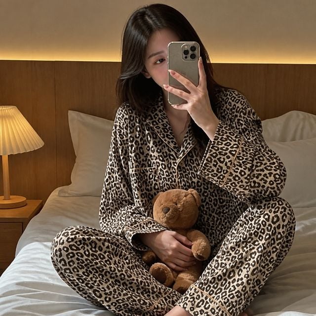여성 홈웨어 레오파드 벨벳 수면잠옷