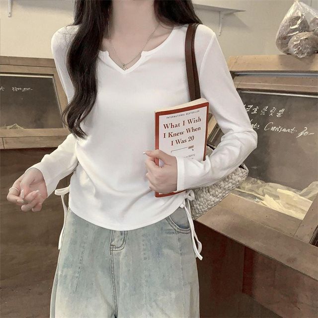 화이트 브이넥 긴팔 티셔츠 사이드 스트링 꾸안꾸 데일리핏 탑