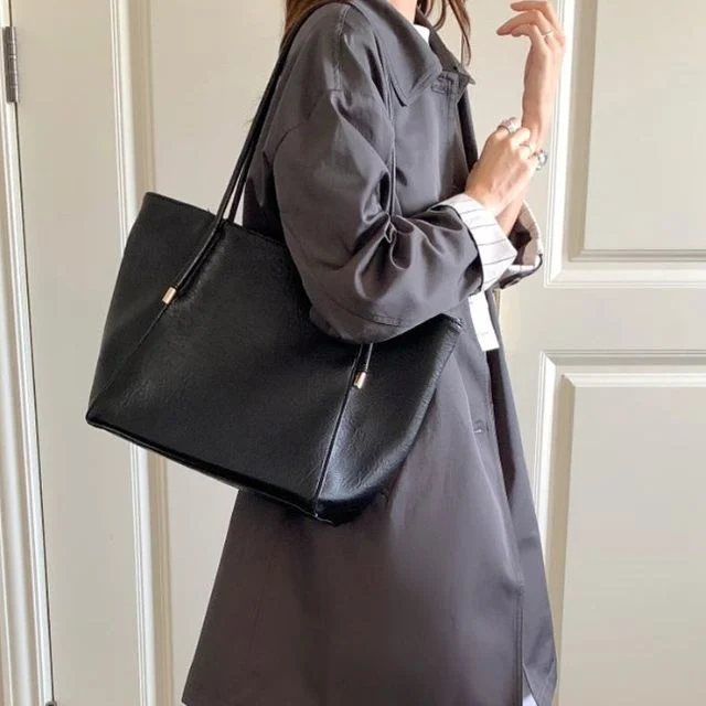 블랙 레더 대용량 토트백 골드 메탈 심플 여성 숄더백 직장인 쇼퍼백
