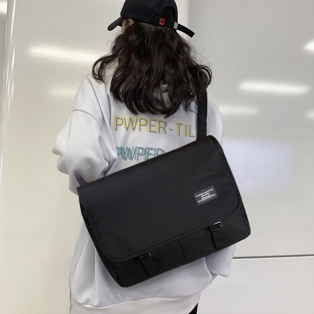뱃지포인트 베이직 남녀공용 메신저백 스티븐
