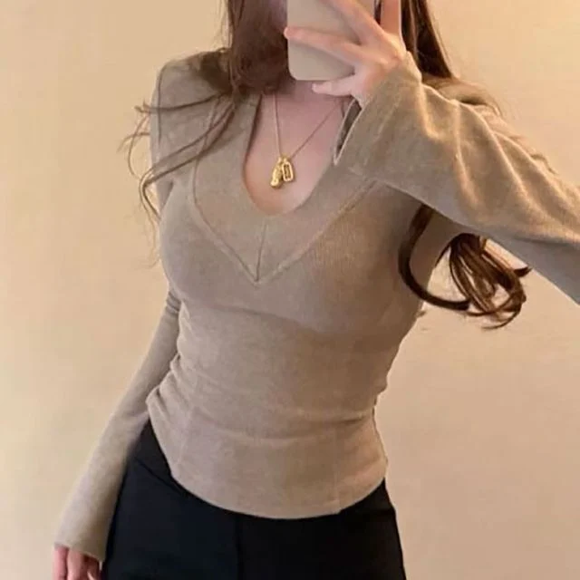 깊은V넥 슬림핏 골지 출근룩 데이트룩 이너 긴팔티셔츠