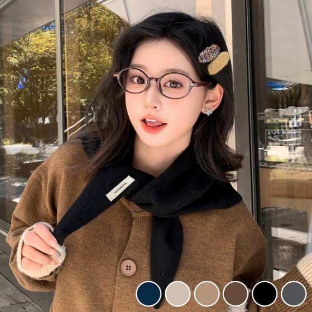 따뜻하고 부드러운 울 소재 보온 삼각 쁘띠 스카프