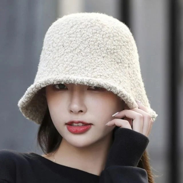 베이지색 양털 뽀글 따뜻한 스타일 벙거지 모자