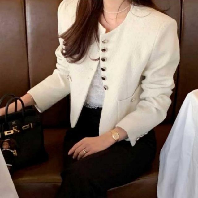 여성 고급 하객룩 버튼 단추 크롭 트위드 노카라 자켓