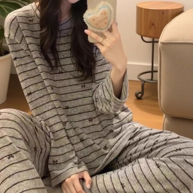여성 러블리 리본 스트라이프 패턴 따뜻한 약기모 홈웨어 데일리 파자마 잠옷