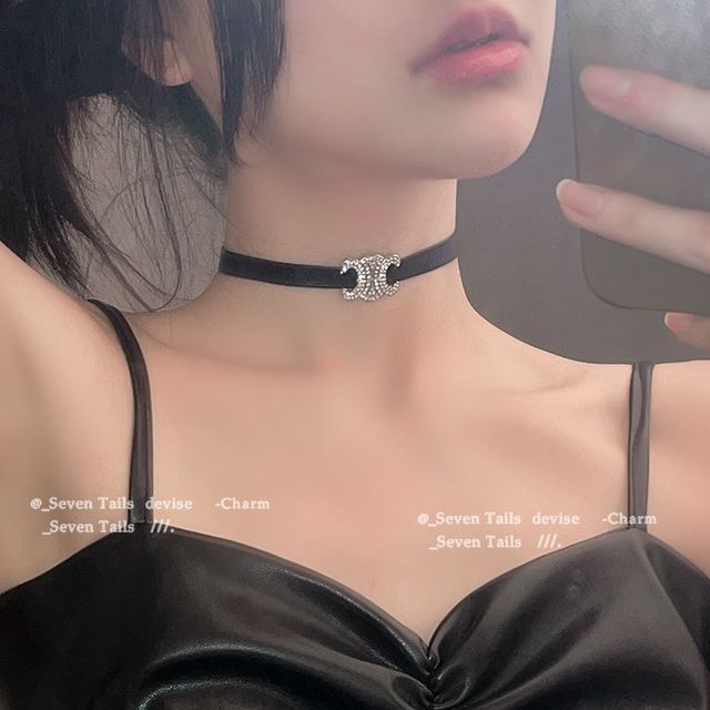 블랙 레터 쇄골체인 여성 센스 럭셔리 초커쿨 목걸이