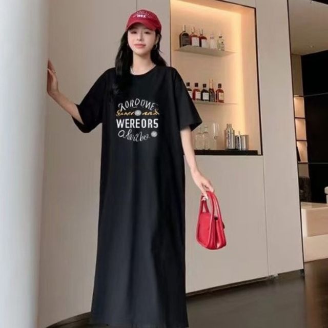 영문 레터링 오버핏 밑단 트임 롱 원피스 데일리룩