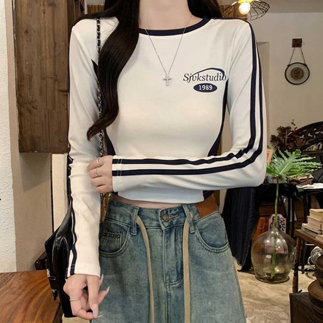 슬림핏 레터링 티셔츠 배색라인 세미크롭 데일리룩