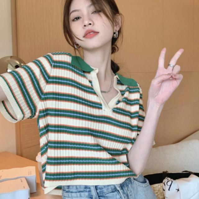 예쁜 여성 스트라이프 크롭 카라 니트 반팔 티셔츠