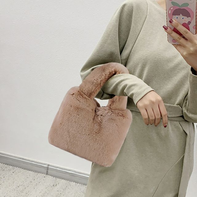 여자 귀여운 페이크퍼 미니토트백 겨울 데일리 손가방 보온 스타일