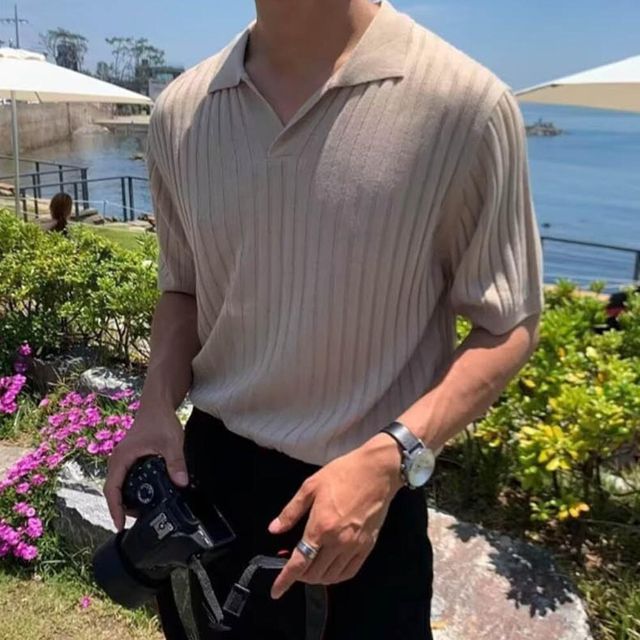 깔끔하고 미니멀디자인 남성 노단추 카라 니트 티셔츠