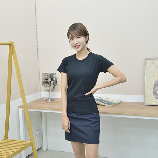 교복몰 라인이 잡혀있는 여자 검정 반팔티 교복